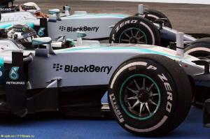В Pirelli не согласны с предложением Хэмилтона