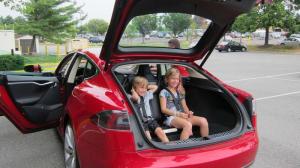 Американские копы приняли владельца Tesla Model S за похитителя детей