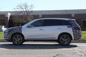 Infiniti впервые вывела на тесты обновленный QX60 