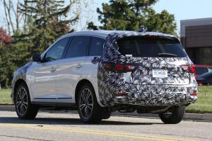 Infiniti впервые вывела на тесты обновленный QX60 