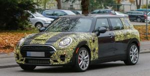 Прототип нового Mini Clubman John Cooper Works испытывается на дорогах общего пользования