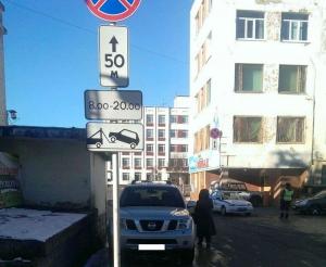 Магаданские автоинспекторы продолжают выявлять нарушителей правил парковки