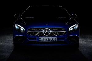 Mercedes опубликовал первое изображение обновленного родстера SL