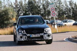 Mercedes вывел на тесты купе GLC 450 