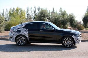 Mercedes вывел на тесты купе GLC 450 
