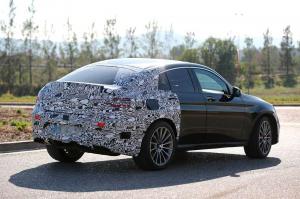 Mercedes вывел на тесты купе GLC 450 