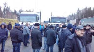 Из-за забастовки дальнобойщиков заблокировано движение на федеральных трассах 