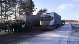 Из-за забастовки дальнобойщиков заблокировано движение на федеральных трассах 