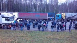 Из-за забастовки дальнобойщиков заблокировано движение на федеральных трассах 