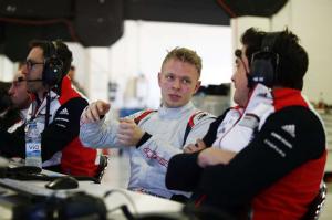 Магнуссен принял участие в тестах за рулём Porsche