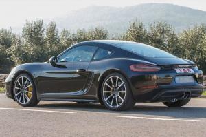 Компания Porsche вывела на завершающие тесты обновленный Cayman 
