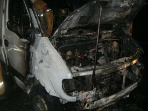 В Полоцке на стоянке неизвестные подожгли два автомобиля 