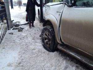 В Астане автобус столкнулся с внедорожником 