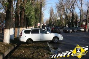 Тройное ДТП в Алматы: пострадали четыре человека