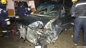 В Алматы Subaru врезался в опору моста водителя зажало в салоне 