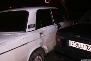 В Алматы предположительно пьяный водитель Жигули стал причиной ДТП 