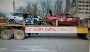 Разбитые в ДТП автомобили провезли по улицам Атырау 