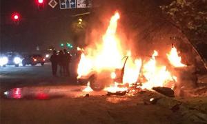 Mercedes-Benz E-Class сгорел в центре Алматы