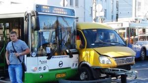 Два ДТП с участием маршруток произошли в Москве