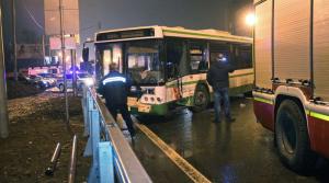 В ДТП с участием автобуса и маршрутки в Москве пострадали более 20 человек