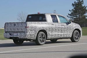 Шпионские снимки Honda Ridgeline 2017 года 