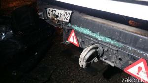 В Алматы водитель Lada Priora врезался в грузовик