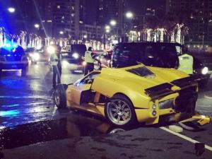 В Дубаи в аварию попал редчайший суперкар Pagani Zonda F