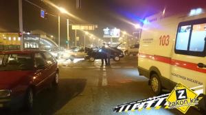 В Алматы поторопившийся водитель спровоцировал тройное ДТП с двумя пострадавшими