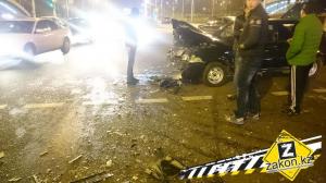 В Алматы поторопившийся водитель спровоцировал тройное ДТП с двумя пострадавшими