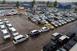 Европейские автолюбители пересаживаются на бюджетные машины
