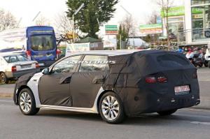 Универсал Kia Optima впервые замечен на тестах 