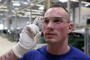 Volkswagen начал использовать виртуальные очки для производства автомобилей