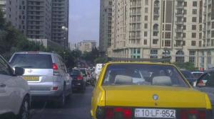 Парализовано движение на автотрассе Баку - Сумгаит