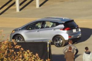 Шпионские снимки Chevrolet Bolt 2016 года 