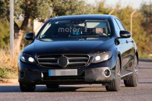 В сети рассекретили салон нового Mercedes-Benz E-Class