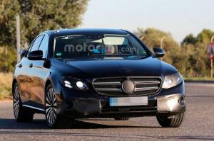 В сети рассекретили салон нового Mercedes-Benz E-Class
