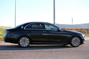 В сети рассекретили салон нового Mercedes-Benz E-Class