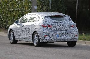 Шпионские снимки Chevrolet Cruze Hatchback 2017 года 