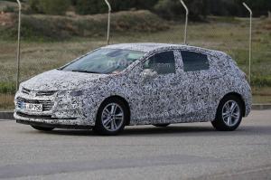 Шпионские снимки Chevrolet Cruze Hatchback 2017 года 