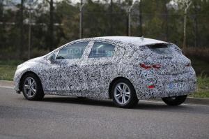 Шпионские снимки Chevrolet Cruze Hatchback 2017 года 