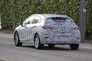 Шпионские снимки Chevrolet Cruze Hatchback 2017 года 