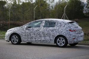 Шпионские снимки Chevrolet Cruze Hatchback 2017 года 