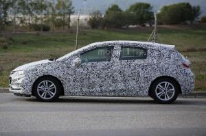 Шпионские снимки Chevrolet Cruze Hatchback 2017 года 