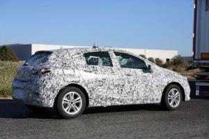 Шпионские снимки Chevrolet Cruze Hatchback 2017 года 