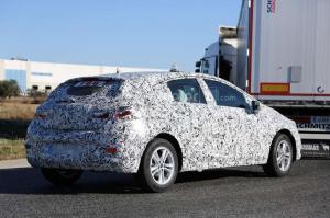 Шпионские снимки Chevrolet Cruze Hatchback 2017 года 