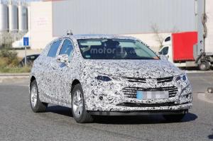 Шпионские снимки Chevrolet Cruze Hatchback 2017 года 