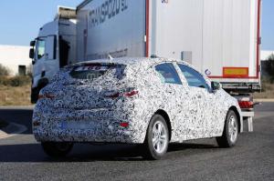 Шпионские снимки Chevrolet Cruze Hatchback 2017 года 