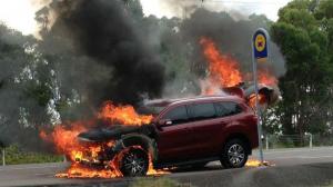 Внедорожник Ford Everest 2015 модельного года загорелся прямо во время проведения тест-драйва