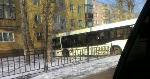 Маршрутный автобус врезался в дерево в Астане 