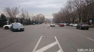В Алматы столкнулись Toyota Camry и Tesla Model S 
